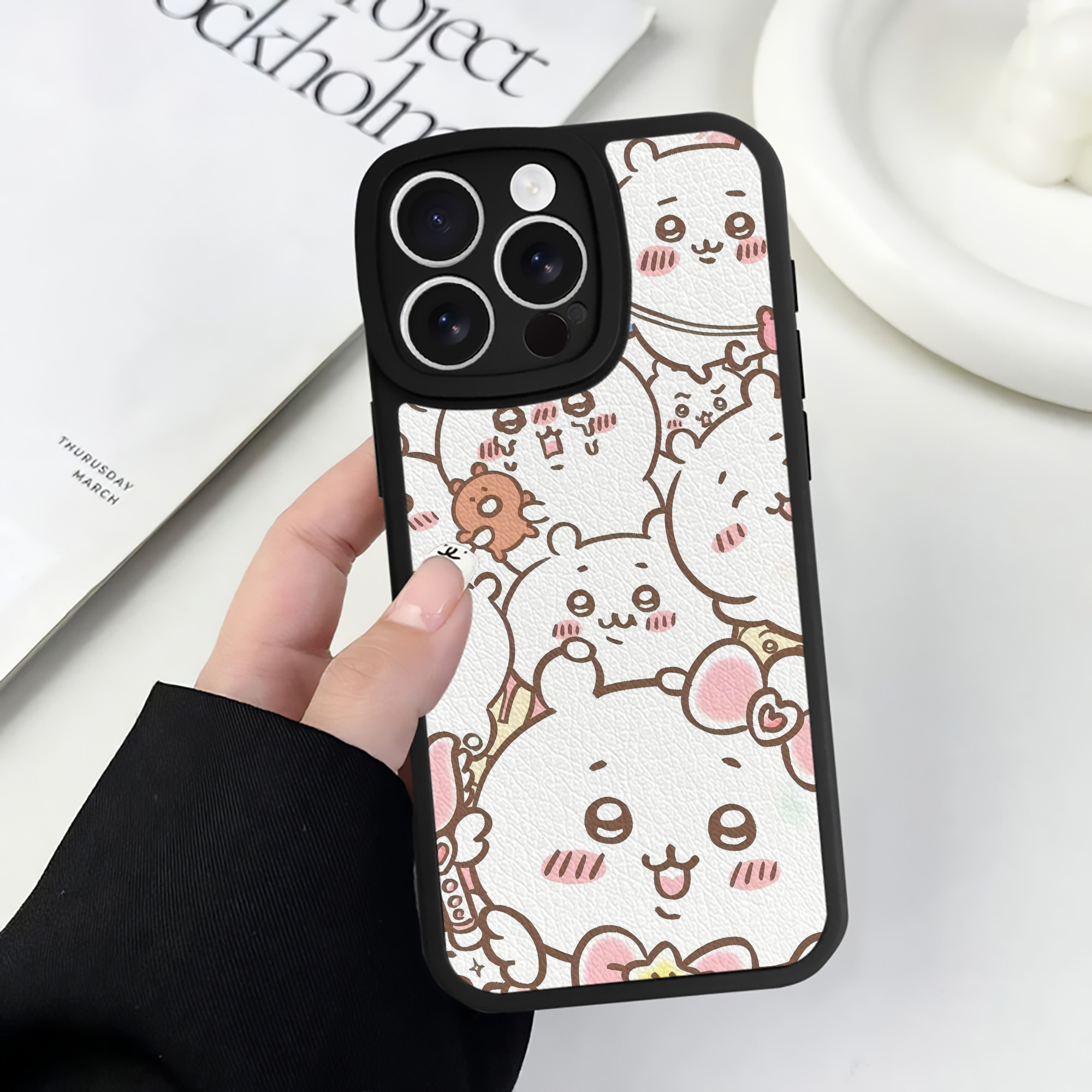 （画像用） ちいかわ Chii-kawa 【iPhone 16シリーズ対応】シリコンスマホケース（レザー調） 材質：シリコン